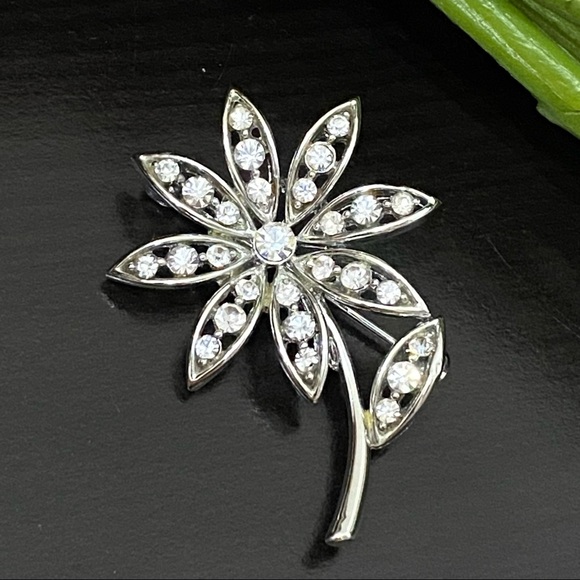 Vintage LISNER Silver-tone Rhinestones Flower Brooch - Picture 5 of 12